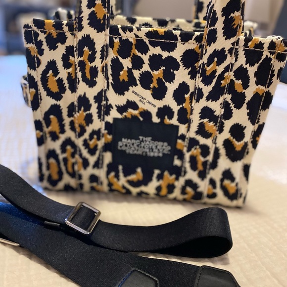 The Marc Jacobs Mini Tote in Leopard- sold out everywhere! AUTHENTIC! RARE! - Picture 5 of 5